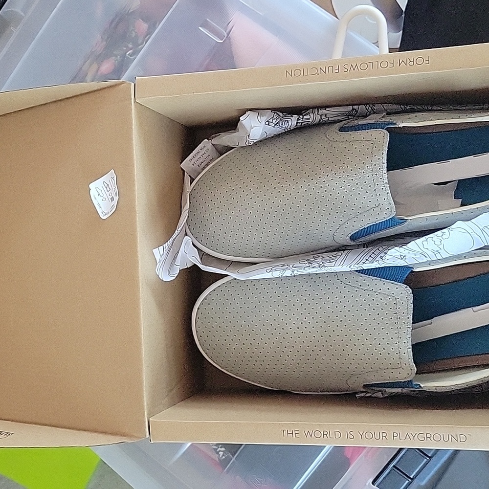 plae adult shoes
